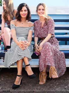 Rachel Bilson feet photo thumbnail