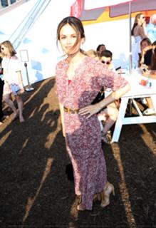 Rachel Bilson feet photo thumbnail