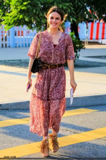 Rachel Bilson feet photo thumbnail