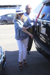 Reese Witherspoon feet photo thumbnail