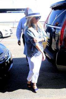 Reese Witherspoon feet photo thumbnail