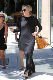 Sharon Stone feet photo thumbnail