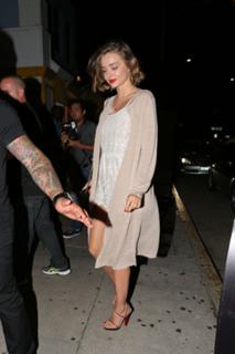 Miranda Kerr feet photo thumbnail