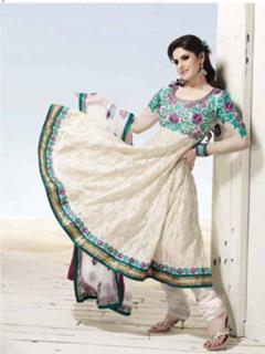 Zareen Khan feet photo thumbnail