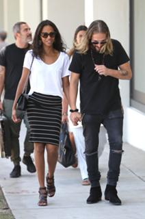 Zoe Saldana feet photo thumbnail