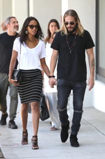 Zoe Saldana feet photo thumbnail