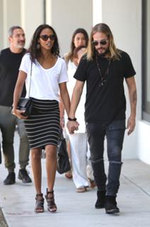 Zoe Saldana feet photo thumbnail