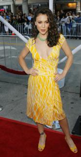 Alyssa Milano feet photo thumbnail