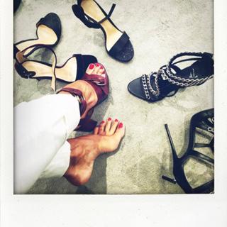 Brooke Burke feet photo thumbnail