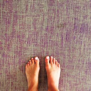 Melanie Sykes feet photo thumbnail