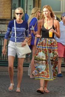 Karlie Kloss feet photo thumbnail