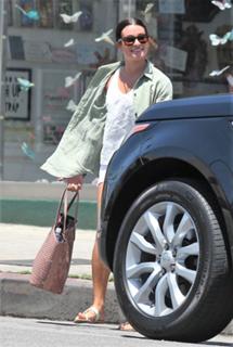 Lea Michele feet photo thumbnail