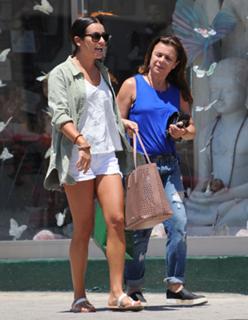 Lea Michele feet photo thumbnail