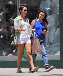 Lea Michele feet photo thumbnail