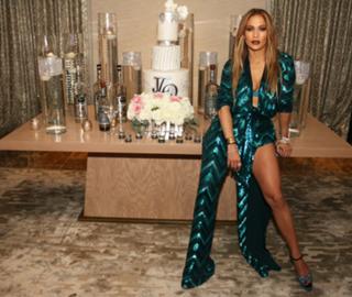 Jennifer Lopez feet photo thumbnail
