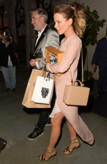 Kate Beckinsale feet photo thumbnail