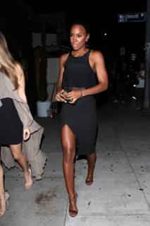 Kelly Rowland feet photo thumbnail
