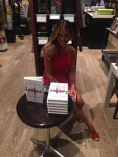 Kelly Bensimon feet photo thumbnail