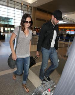 Emily Blunt feet photo thumbnail