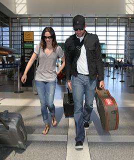 Emily Blunt feet photo thumbnail