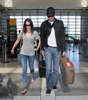 Emily Blunt feet photo thumbnail