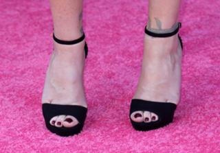 Christina Applegate feet photo thumbnail