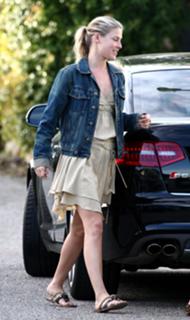 Ali Larter feet photo thumbnail