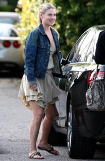 Ali Larter feet photo thumbnail