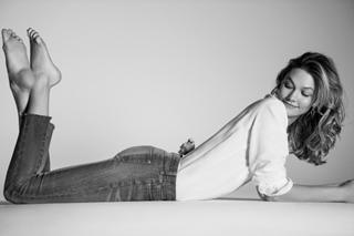 Karlie Kloss feet photo thumbnail