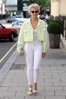Pixie Lott feet photo thumbnail