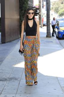 Victoria Justice feet photo thumbnail