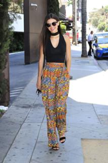 Victoria Justice feet photo thumbnail