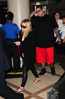 Hilary Duff feet photo thumbnail