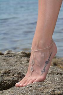 Athina Oikonomakou feet photo thumbnail