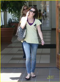 Ashley Greene feet photo thumbnail
