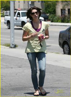 Ashley Greene feet photo thumbnail
