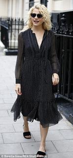 Pixie Lott feet photo thumbnail