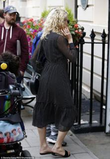Pixie Lott feet photo thumbnail