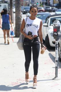 Karrueche Tran feet photo thumbnail