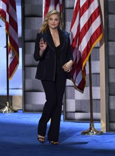 Chloë Grace Moretz feet photo thumbnail