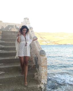 Athina Oikonomakou feet photo thumbnail