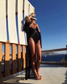 Athina Oikonomakou feet photo thumbnail