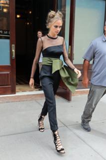 Cara Delevingne feet photo thumbnail