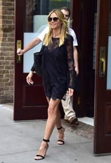 Heidi Klum feet photo thumbnail