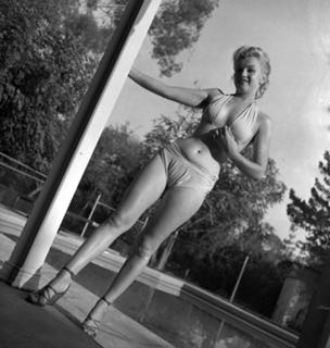 Marilyn Monroe feet photo thumbnail