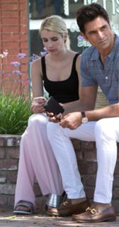 Emma Roberts feet photo thumbnail