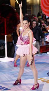 Katy Perry feet photo thumbnail