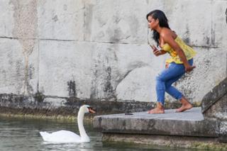 Christina Milian feet photo thumbnail