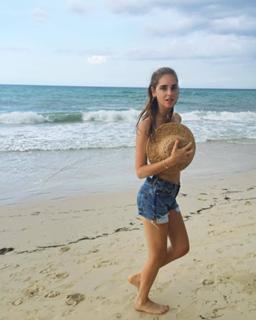 Chiara Ferragni feet photo thumbnail