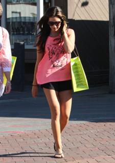 Ashley Tisdale feet photo thumbnail